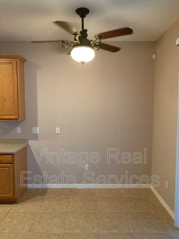 10724 Banfield Dr - Photo 7 of 34