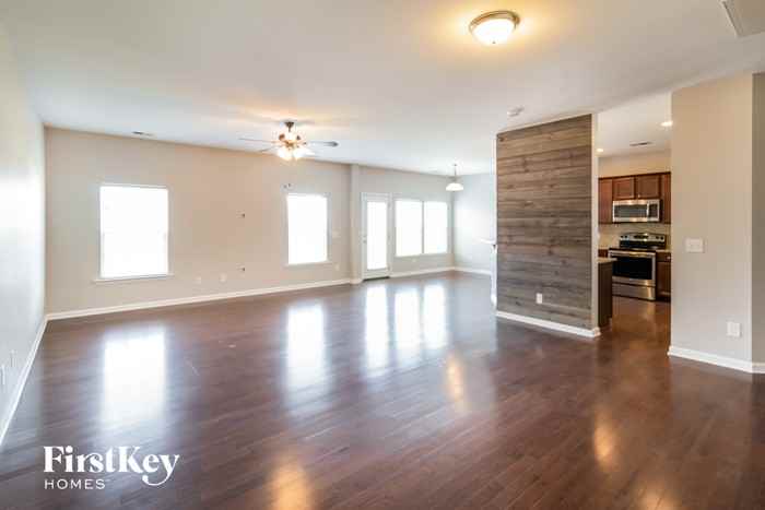 208 Longford Dr - Photo 3 of 15