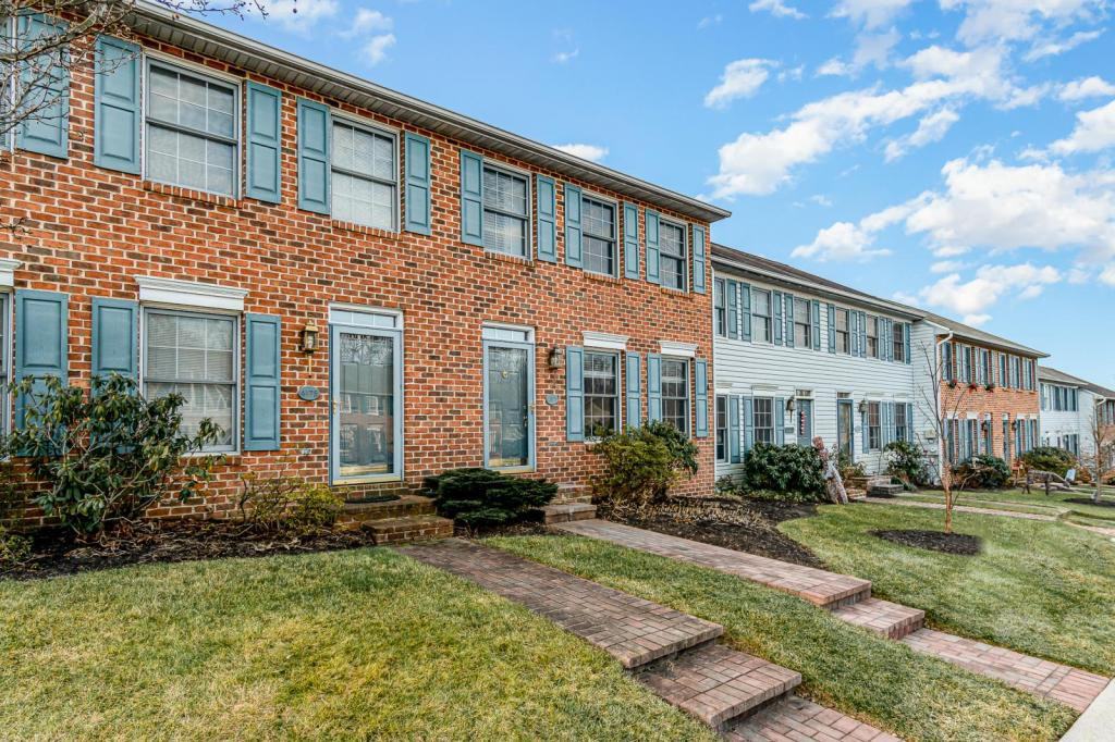 4177 Kittatinny Dr - Photo 2 of 22