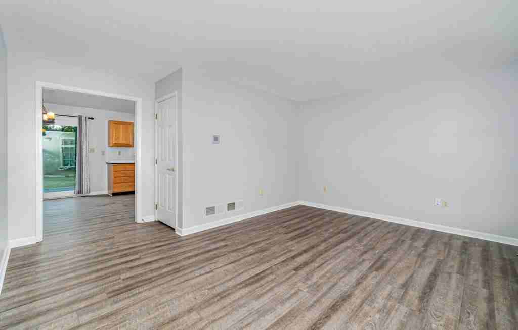 4177 Kittatinny Dr - Photo 4 of 22