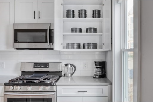 189 Chestnut Ave #1R - Photo 2 of 17