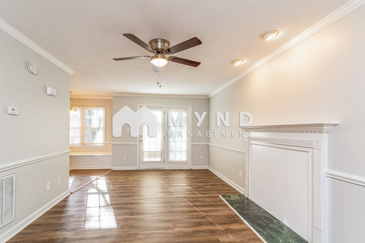 220 Wintergreen Dr - Photo 3 of 17