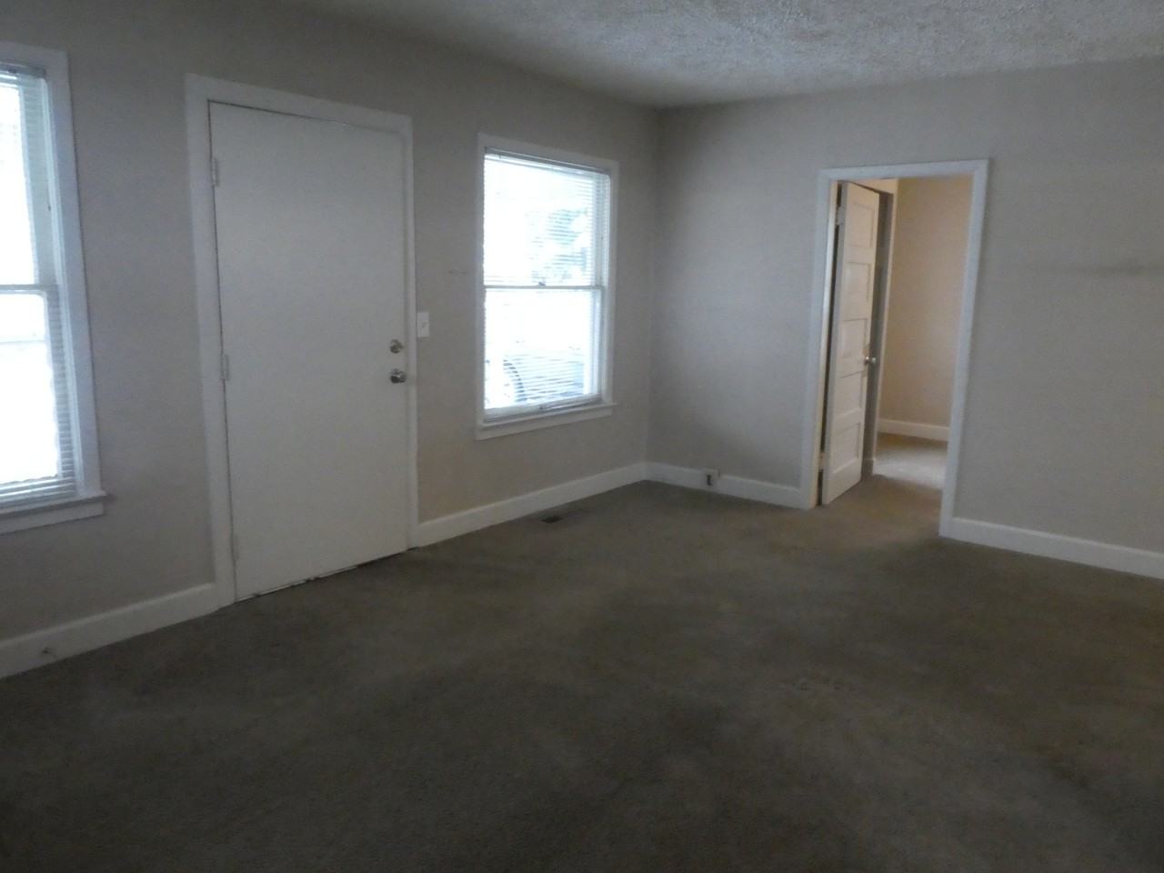 2333 Se Tacoma St #1 - Photo 3 of 32