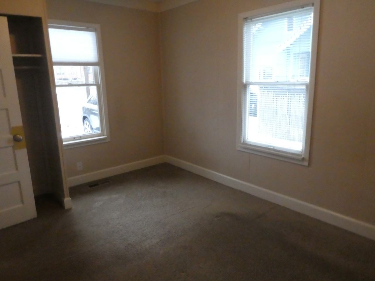 2333 Se Tacoma St #1 - Photo 6 of 32