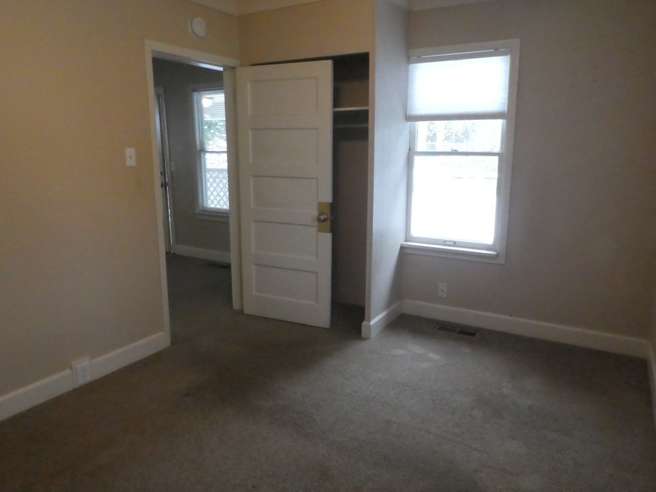 2333 Se Tacoma St #1 - Photo 7 of 32