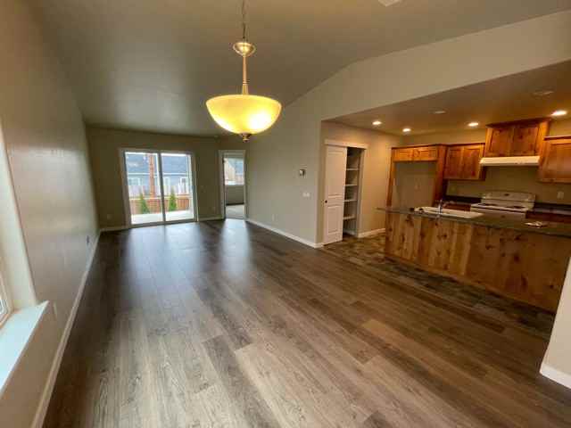 1014 Sw Oliver Pl #1 - Photo 2 of 9