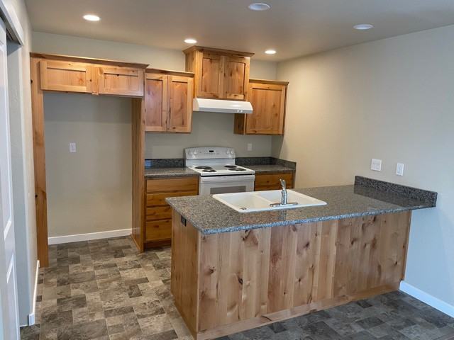 1014 Sw Oliver Pl #1 - Photo 3 of 9