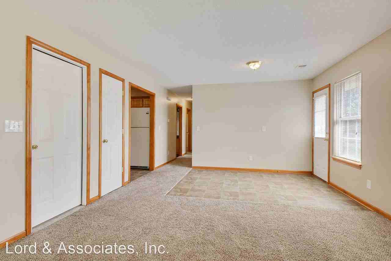 NE 7th St - Photo 2 of 14