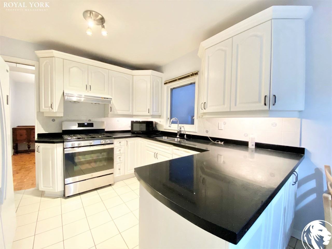 114 Martindale Ave - Photo 2 of 33