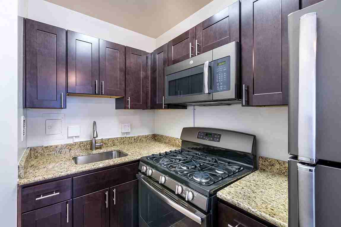 The 925 Apartments - Photo 7 of 88