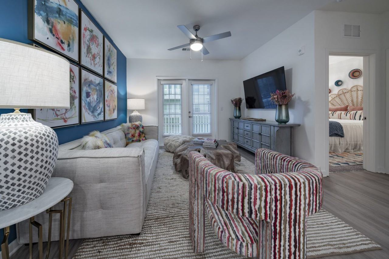 Makara Orlando - Photo 2 of 36