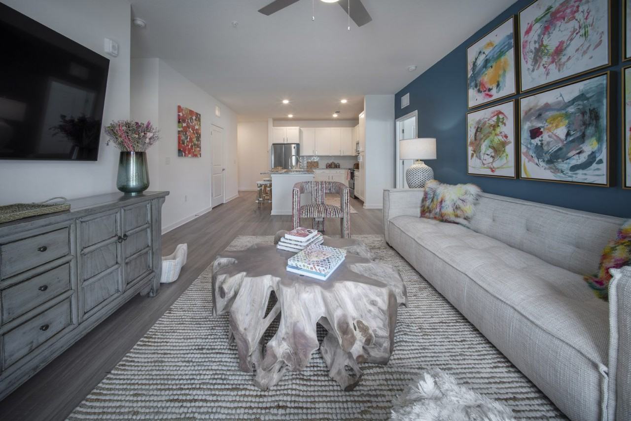 Makara Orlando - Photo 5 of 36