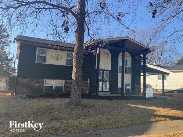 9553 Winkler Dr