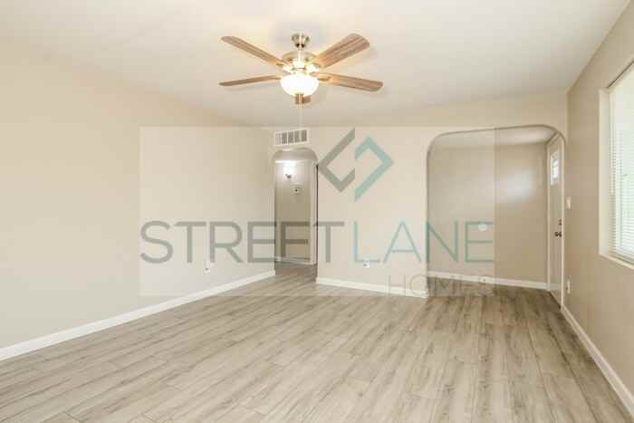 2921 W Golden Ln - Photo 3 of 15