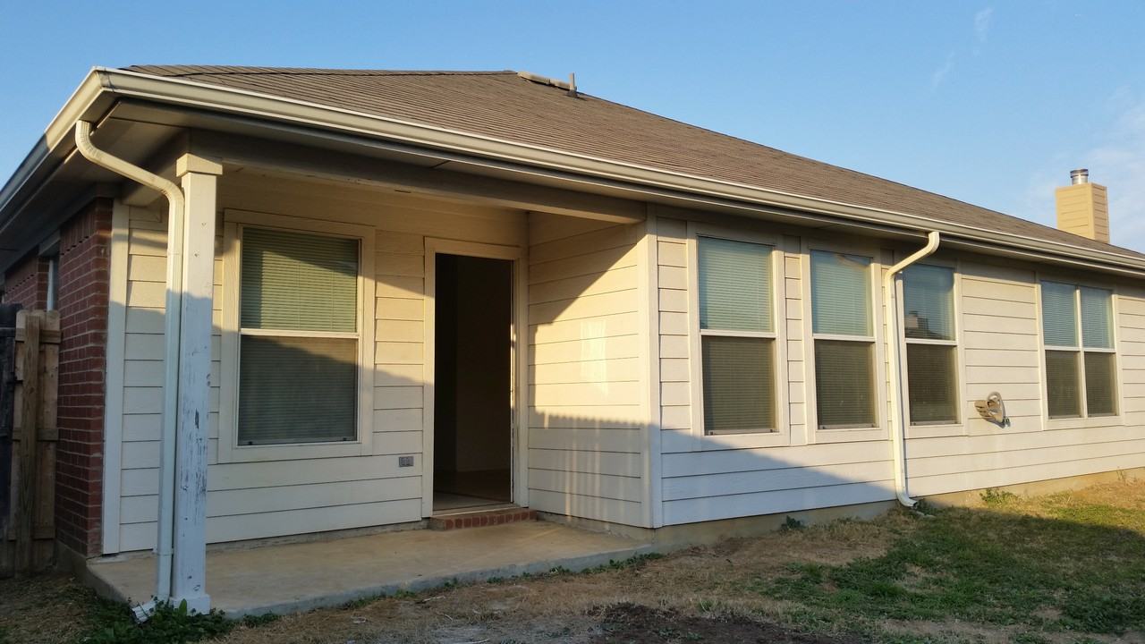 3740 Jade St - Photo 2 of 12