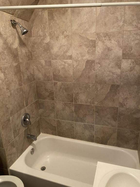 33 N Franklin St - Photo 3 of 20
