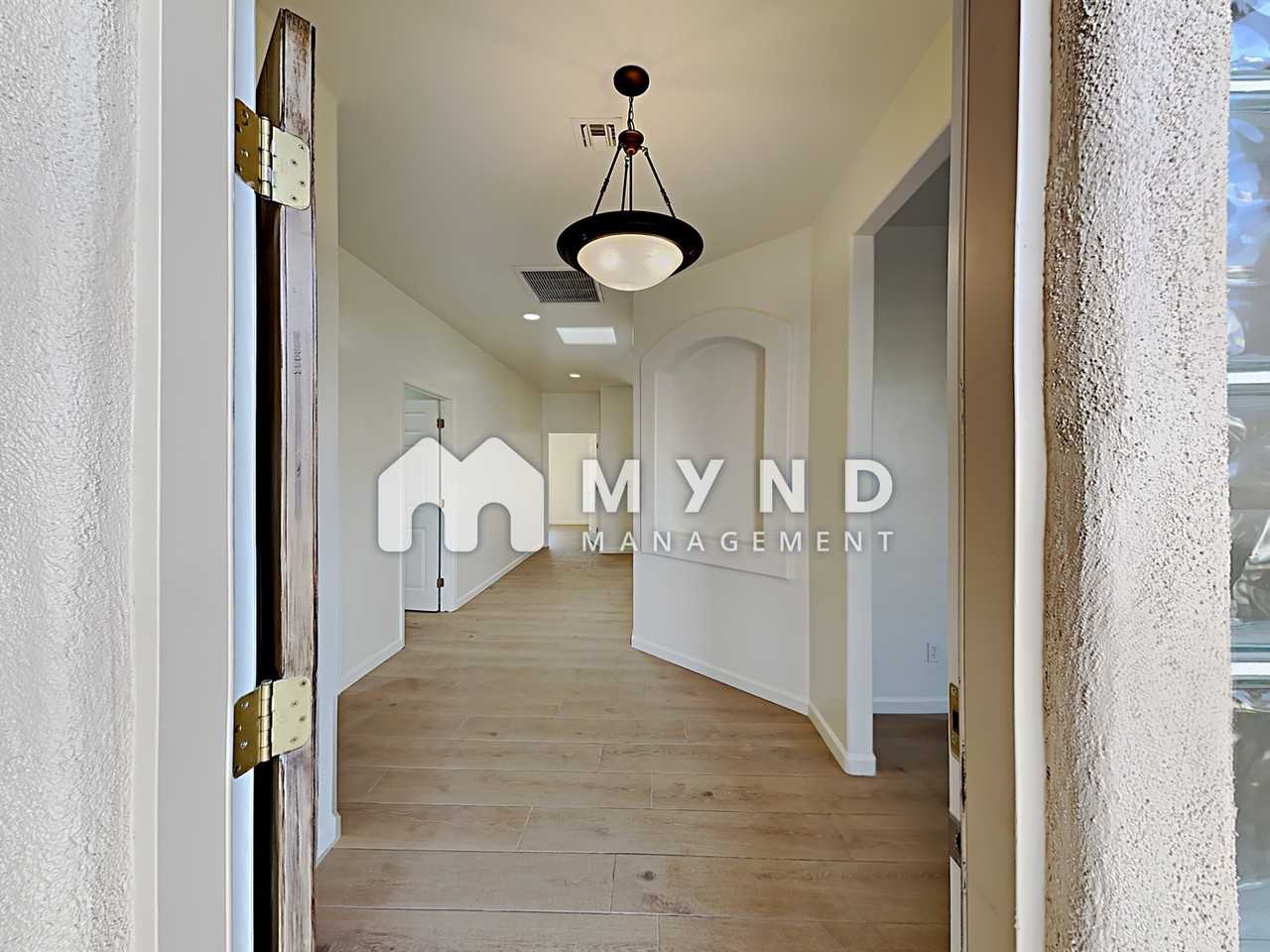 433 W Deerwood Ln - Photo 2 of 20