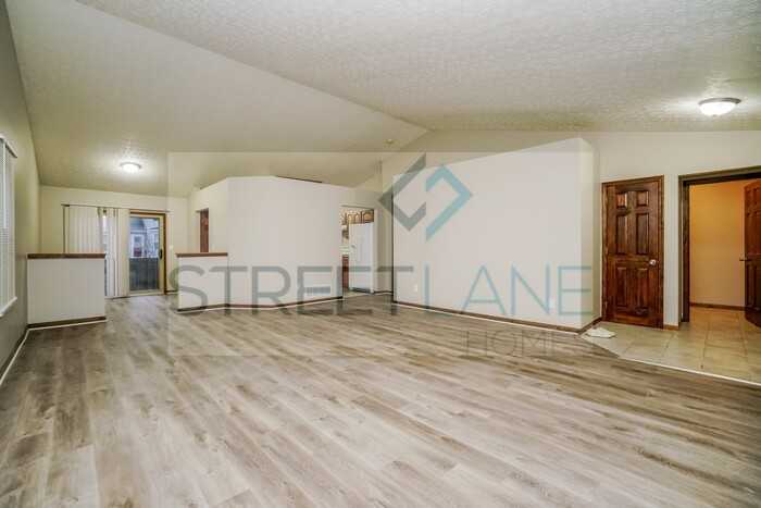 1096 Oslo Pass - Photo 3 of 15