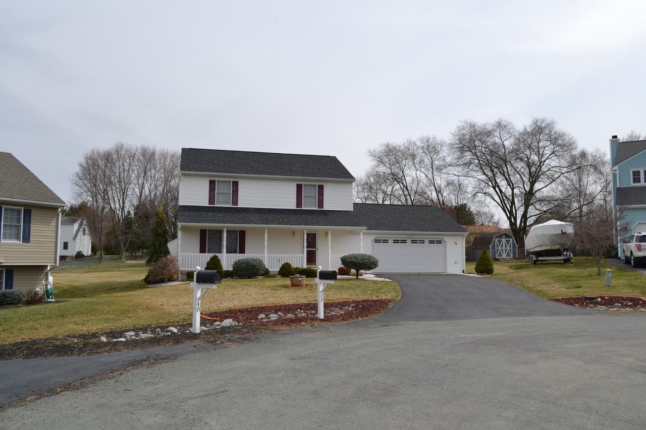 49 Ledyard Ct - Photo 3 of 23