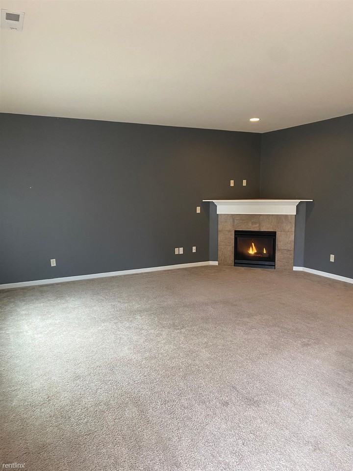 7923 Ne 20th St - Photo 2 of 22