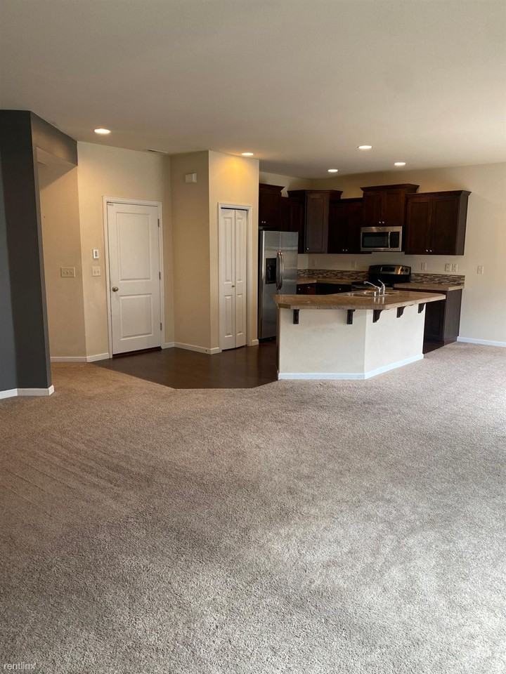 7923 Ne 20th St - Photo 3 of 22