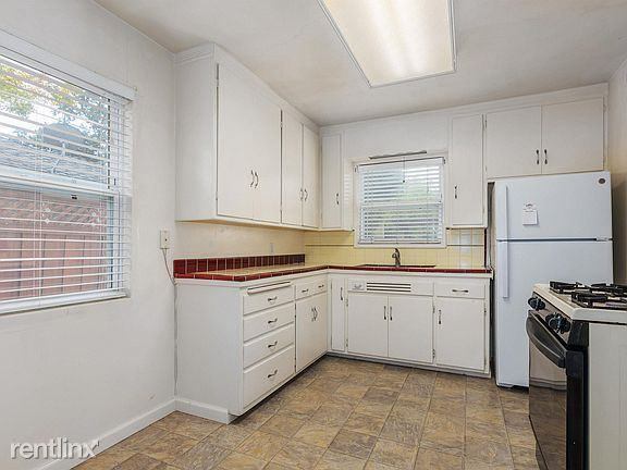 2195 Olympic Blvd - Photo 2 of 4