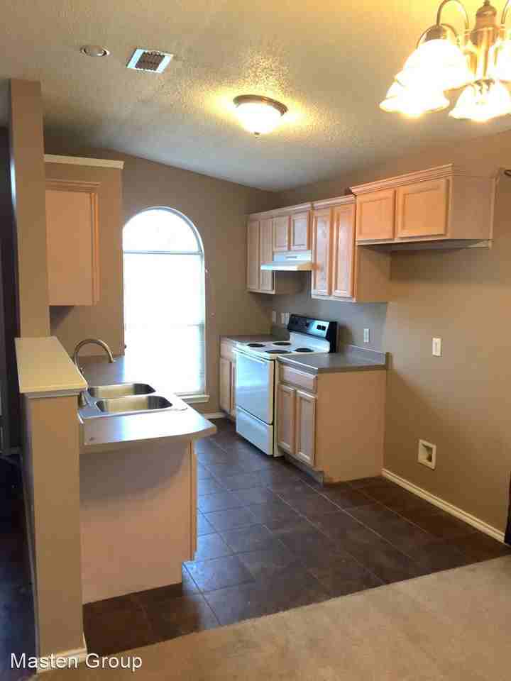 6424 24th St - Photo 3 of 11