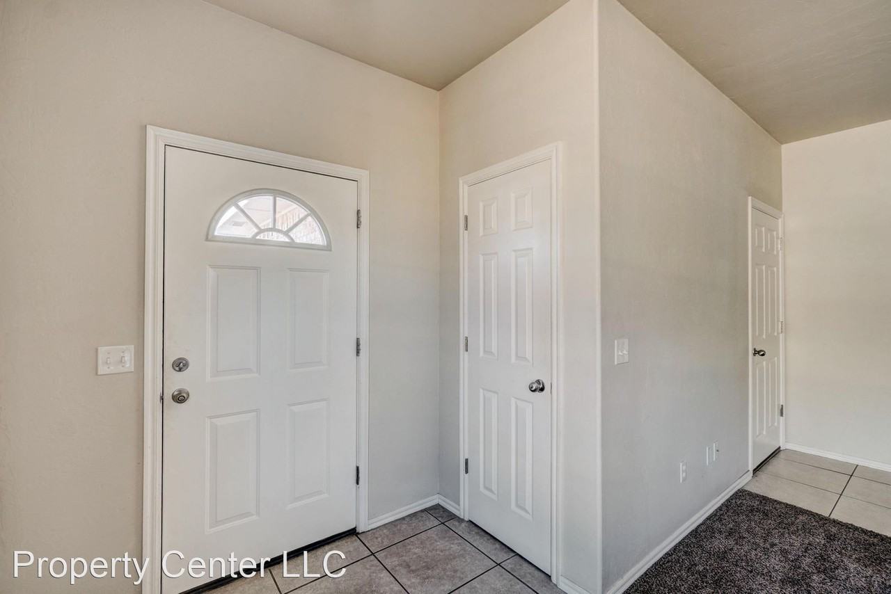 1509 Tahoe Ln - Photo 2 of 9