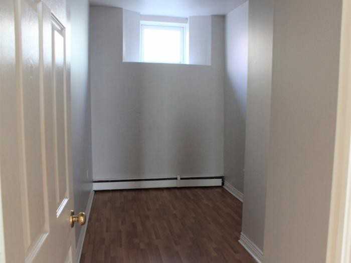 216 Duke St - Photo 3 of 7