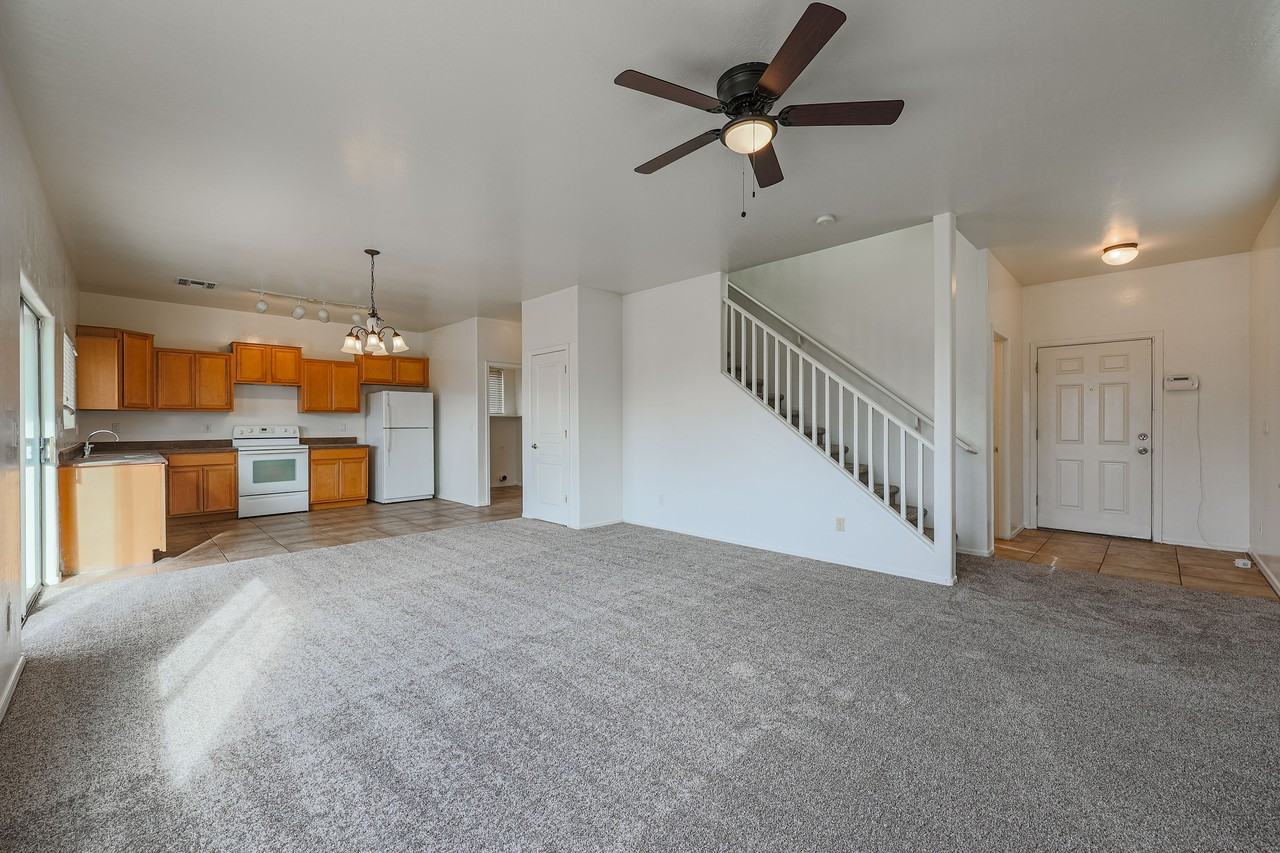 7312 S 56th Ln - Photo 4 of 24