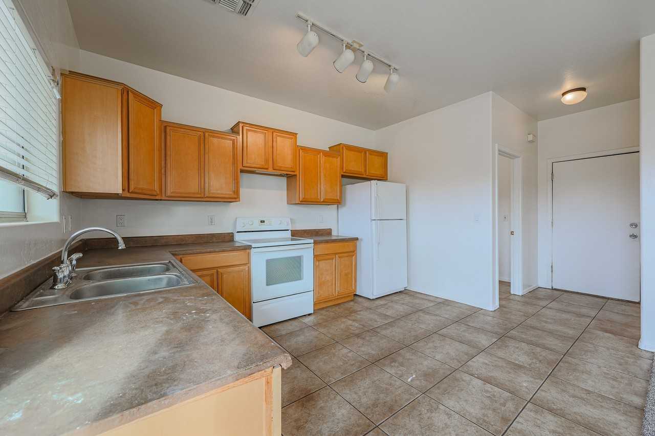 7312 S 56th Ln - Photo 6 of 24