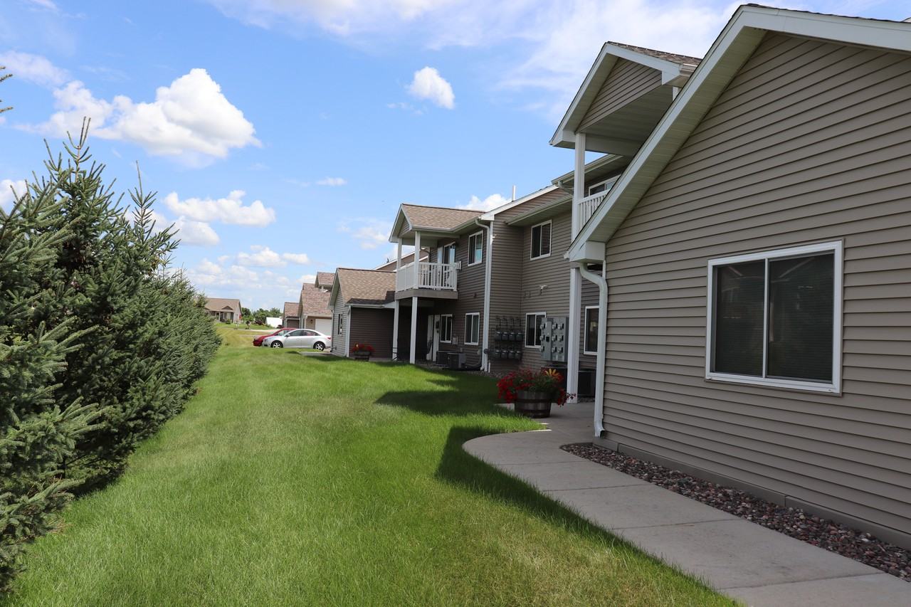 1889 Cypress Ct NE - Photo 2 of 4