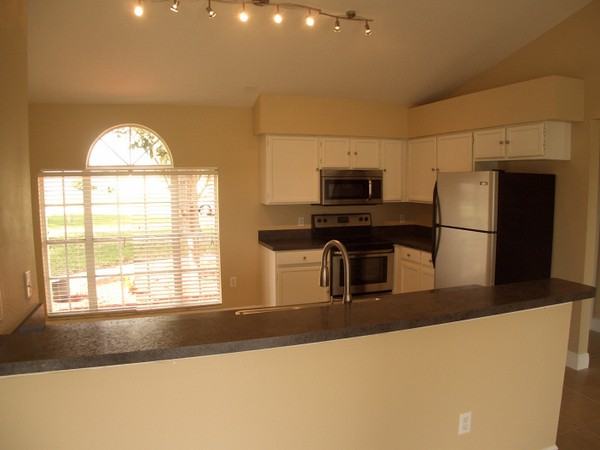 336 Grovepark Dr - Photo 2 of 6