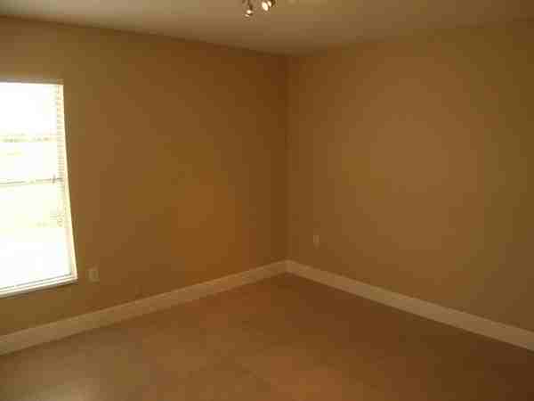 336 Grovepark Dr - Photo 3 of 6
