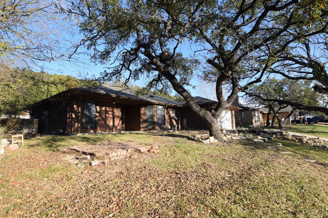 2213 Phyllis Dr - Photo 3 of 21