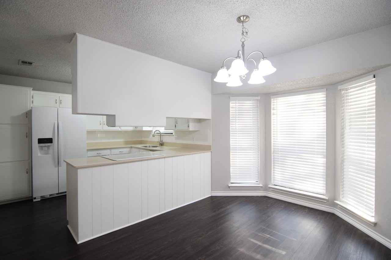 2213 Phyllis Dr - Photo 5 of 21