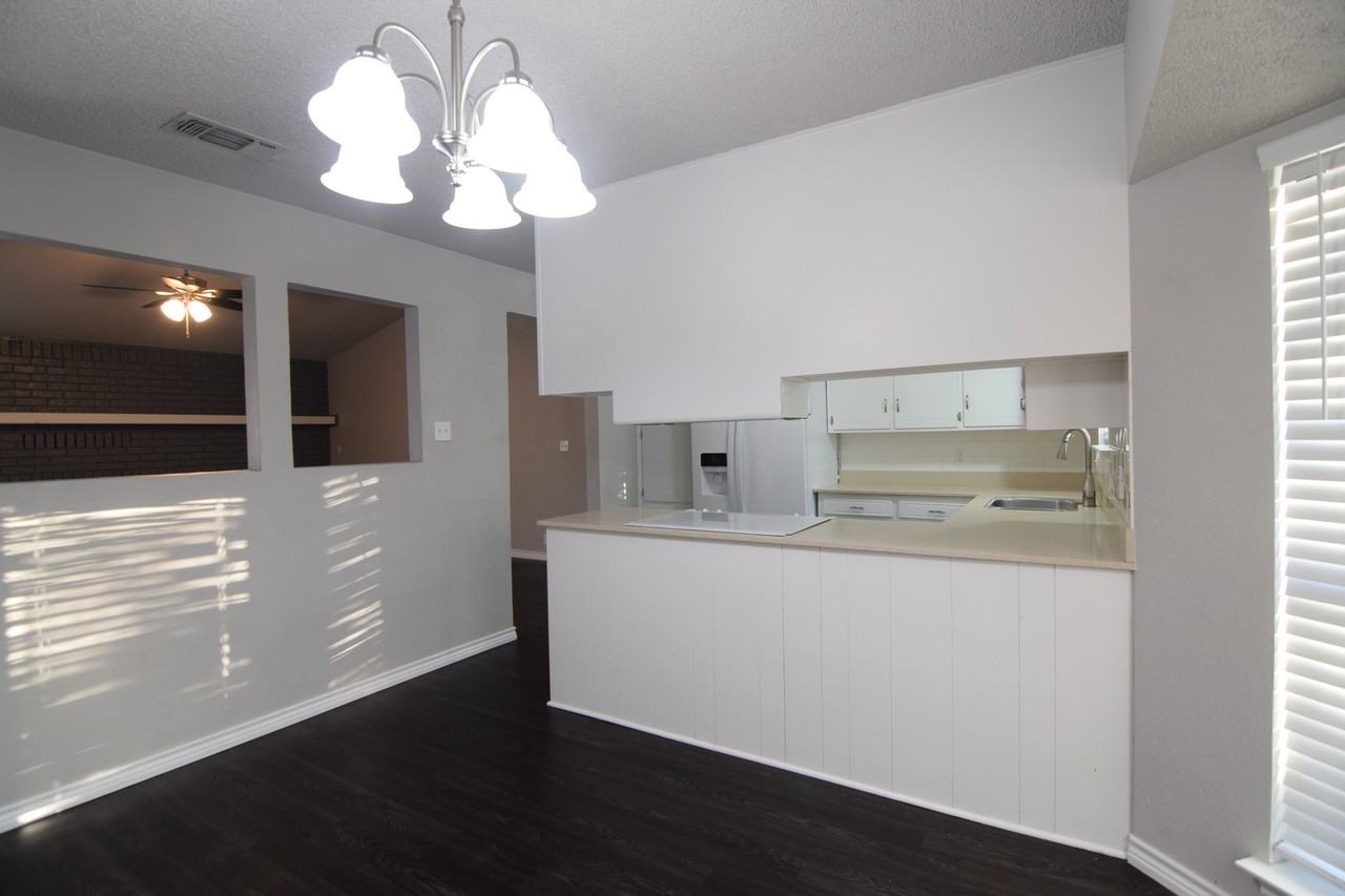 2213 Phyllis Dr - Photo 6 of 21