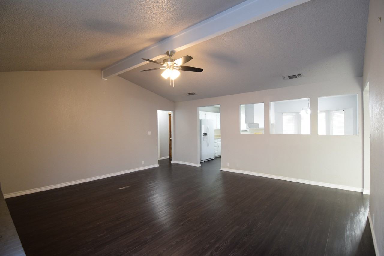 2213 Phyllis Dr - Photo 7 of 21