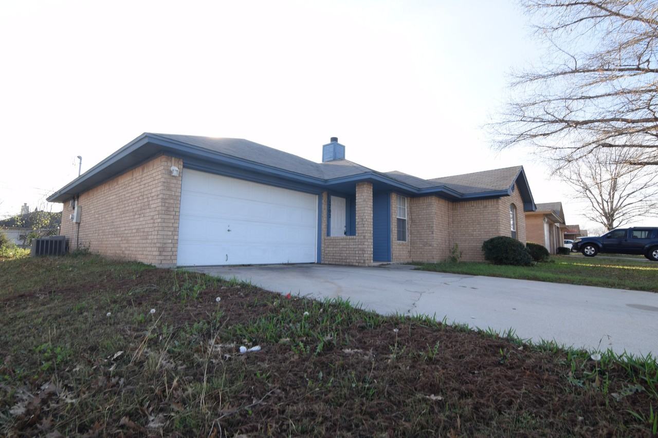 1702 Clairidge Ave - Photo 2 of 20