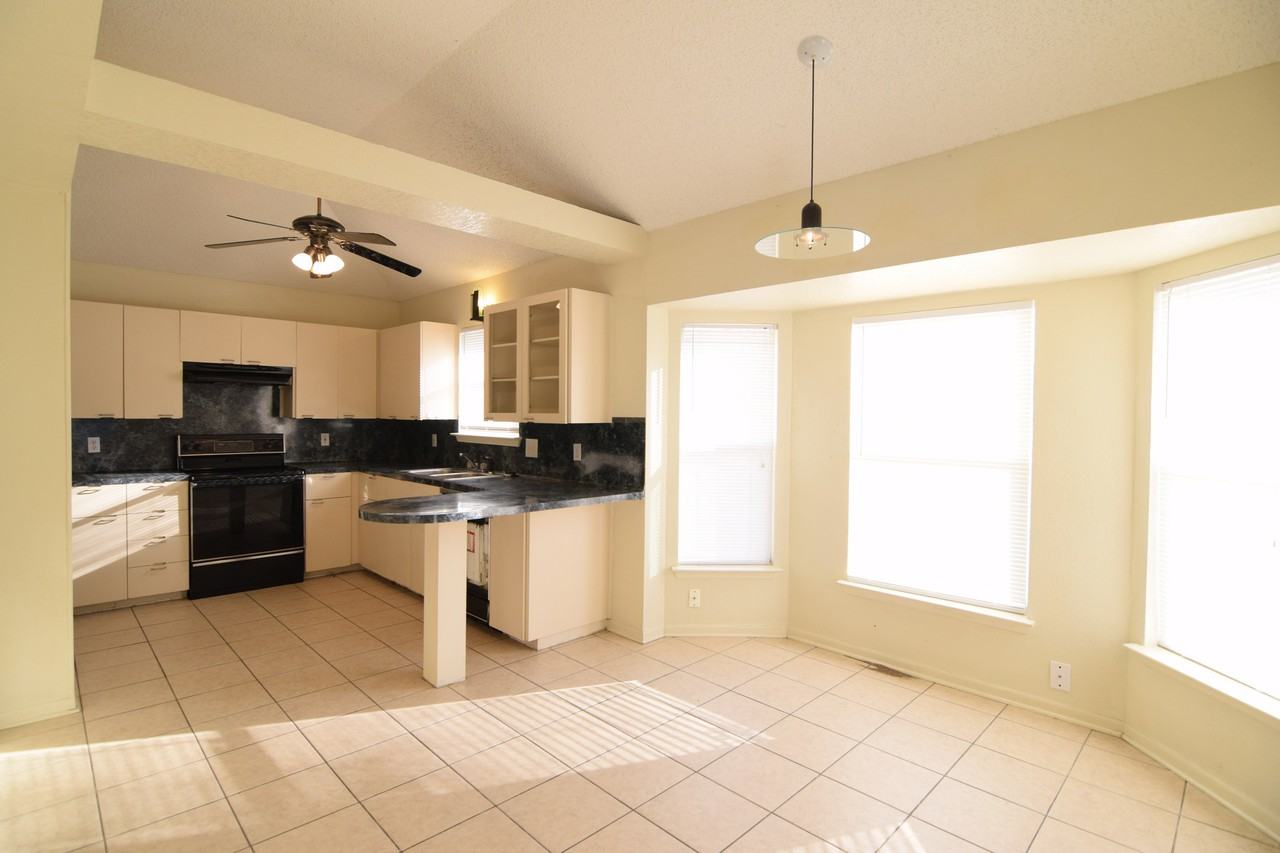 1702 Clairidge Ave - Photo 4 of 20