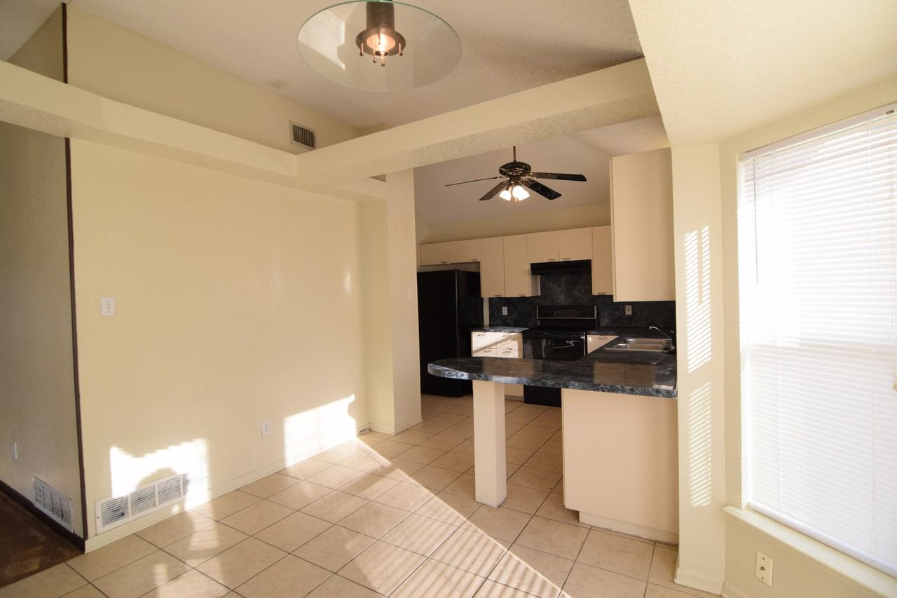 1702 Clairidge Ave - Photo 5 of 20