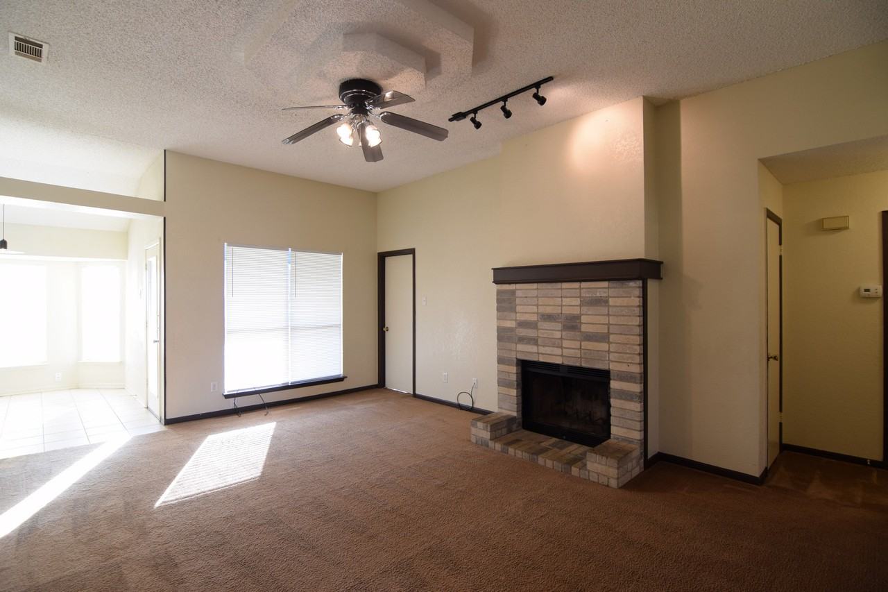 1702 Clairidge Ave - Photo 6 of 20