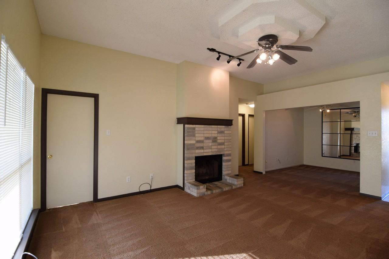 1702 Clairidge Ave - Photo 7 of 20