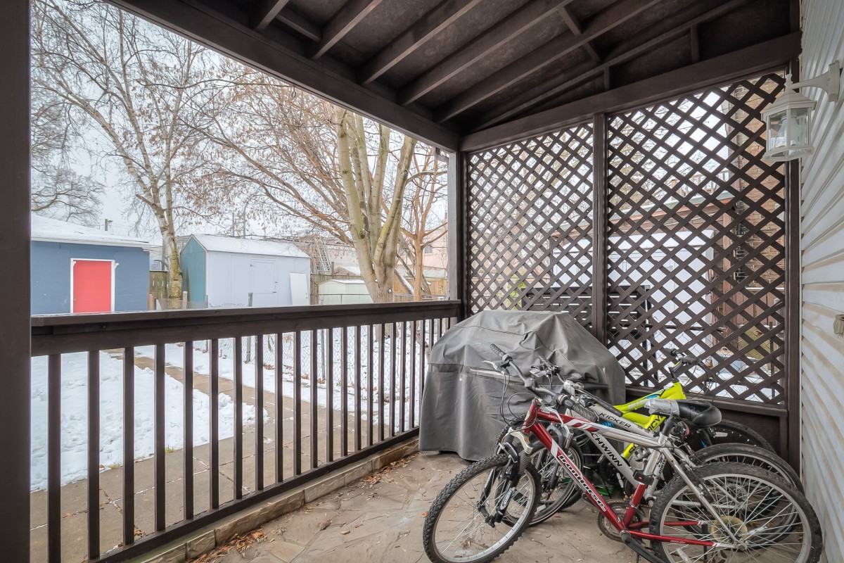 147 Vine Ave - Photo 3 of 43