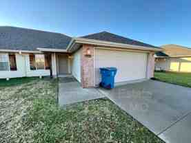 1123 N Northwood Ave - Photo 1 of 1