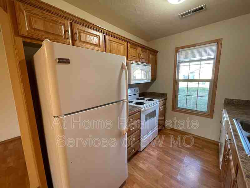 1123 N Northwood Ave - Photo 5 of 11