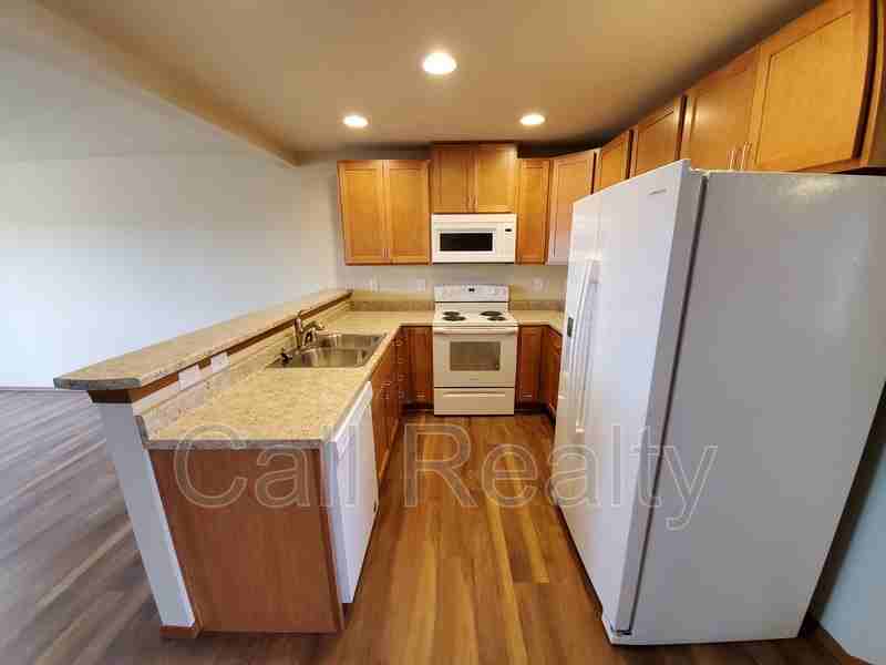 943 N Stanley St - Photo 3 of 10