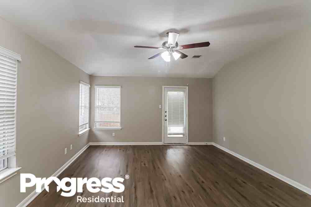 17420 Rannoch Dr - Photo 3 of 21