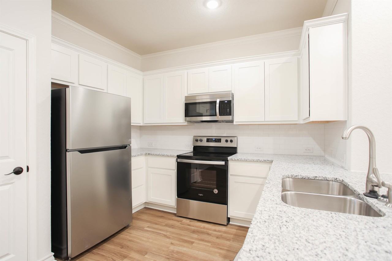 10351 Lynwood Br #102 - Photo 3 of 23