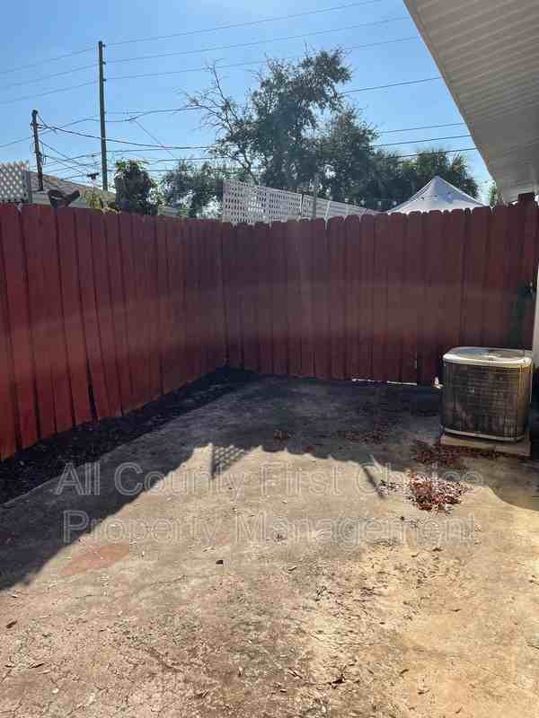 526 91st Ave N #2 - Photo 3 of 9